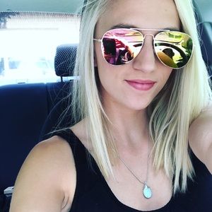 Meet your Posher, Melissa